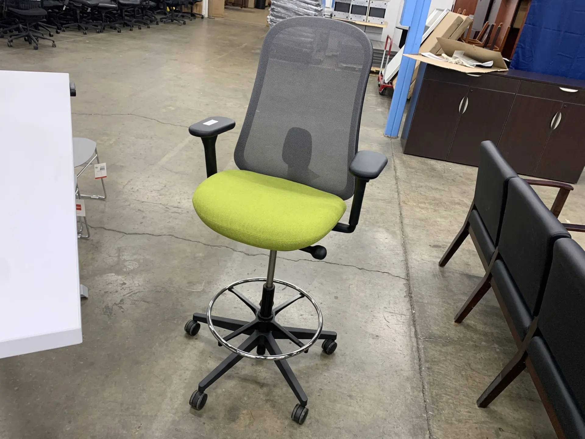 Herman Miller Task Stool – Pre-Owned Image