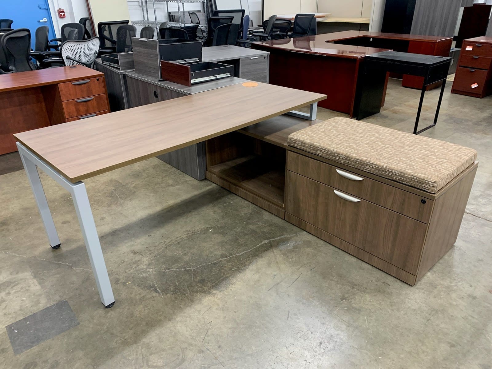 Pre Owned – Clearance Walnut Table Image